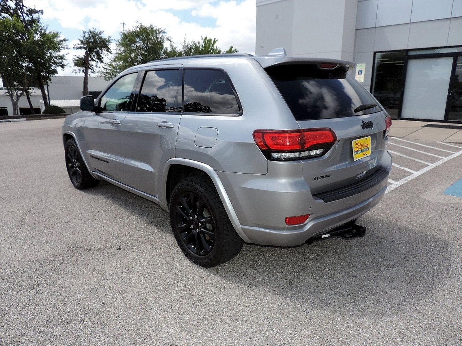 Used 2021 Jeep Grand Cherokee Laredo X RWD image 7