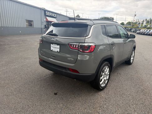 Used 2023 Jeep Compass Latitude AWD/4WD image 7