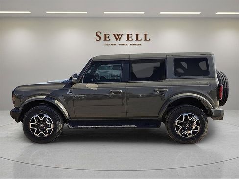 New 2025 Ford Bronco Outer Banks image 2