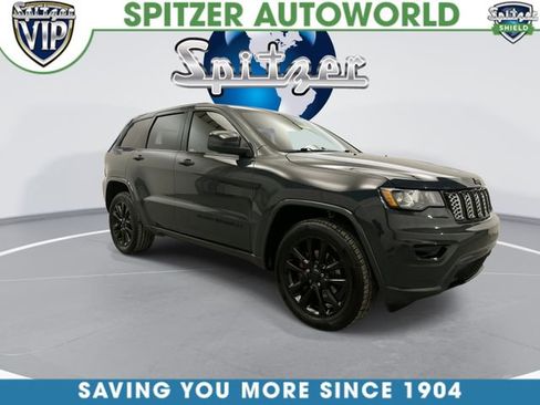 Used 2018 Jeep Grand Cherokee Altitude AWD/4WD image 3
