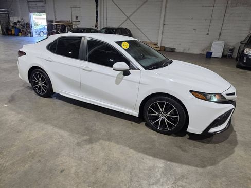 Used 2021 Toyota Camry SE FWD image 17