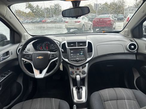 Used 2017 Chevrolet Sonic LT image 9