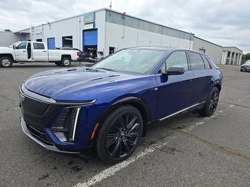 Used 2024 Cadillac Lyriq Sport w/ Nappa Leather Package AWD/4WD image 3