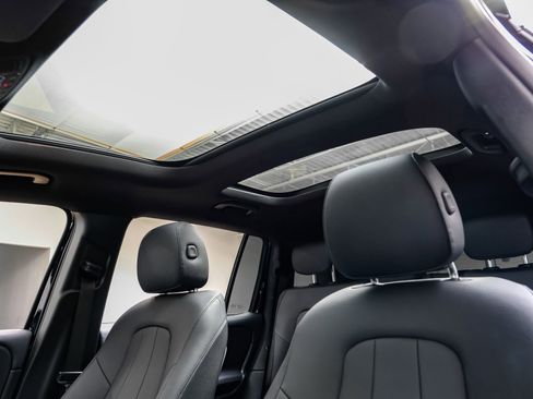 Used 2024 Mercedes-Benz GLB 250 w/ Exclusive Package image 5