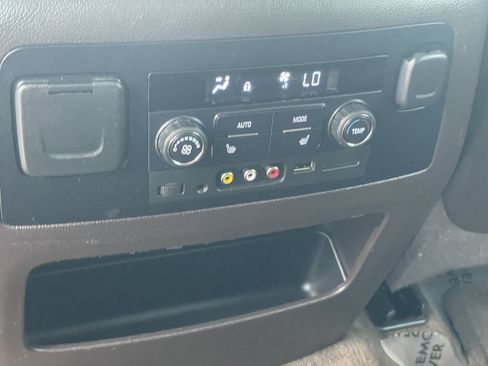 Used 2015 Chevrolet Suburban LTZ AWD/4WD image 33