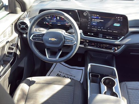 Used 2025 Chevrolet Equinox LT image 16