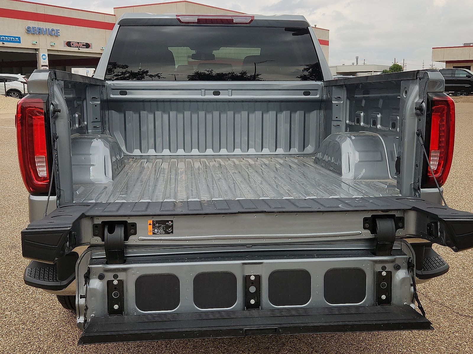 Used 2026 GMC Sierra 1500 SLT RWD image 11