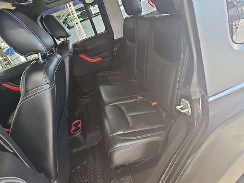 Used 2015 Jeep Wrangler Unlimited Rubicon w/ Connectivity Group AWD/4WD image 13