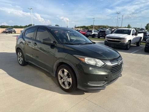 Used 2016 Honda HR-V LX image 3