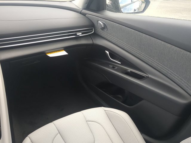 Used 2026 Hyundai Elantra Limited FWD image 15
