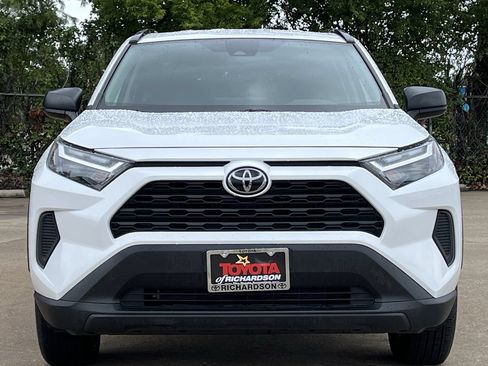 Used 2025 Toyota RAV4 LE AWD/4WD image 7