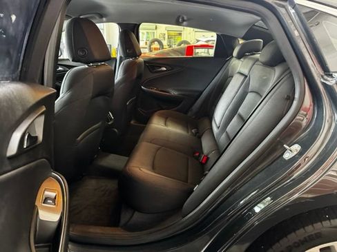 Used 2017 Chevrolet Malibu LT FWD image 23
