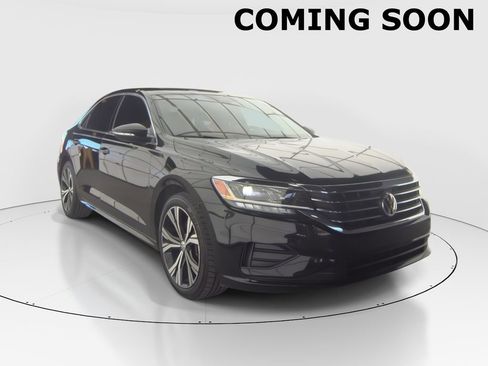 Used 2022 Volkswagen Passat 2.0T SE image 1