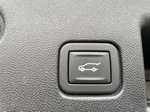 Used 2023 Chevrolet Equinox RS w/ RS Leather Package image 17