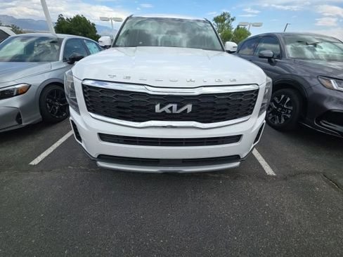 Used 2022 Kia Telluride LX AWD/4WD image 2