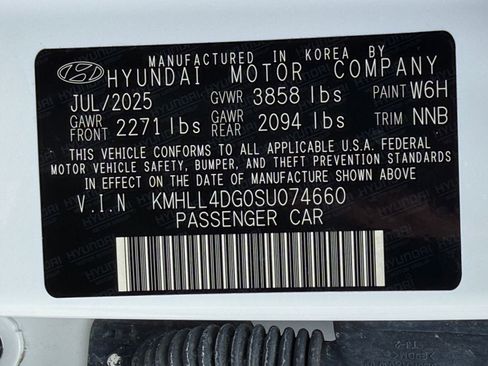 Certified 2025 Hyundai Elantra SE FWD image 31