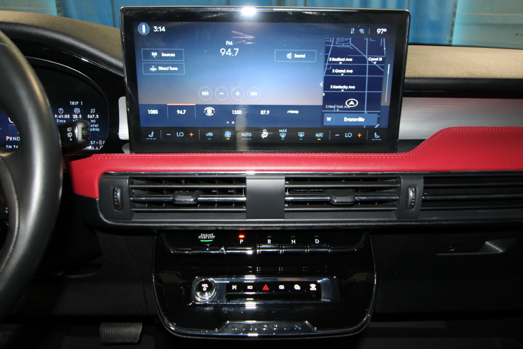 Used 2025 Lincoln Corsair Grand Touring AWD/4WD image 14