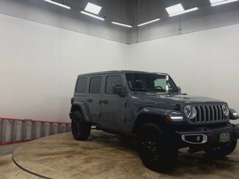 Used 2025 Jeep Wrangler Unlimited Sahara w/ Safety Group image 8