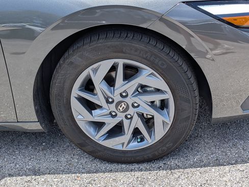 Used 2024 Hyundai Elantra SEL FWD image 11
