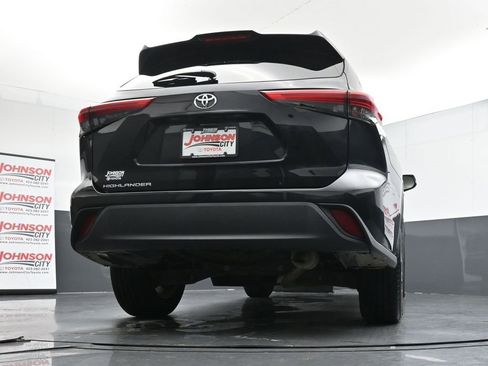 Used 2021 Toyota Highlander L image 40