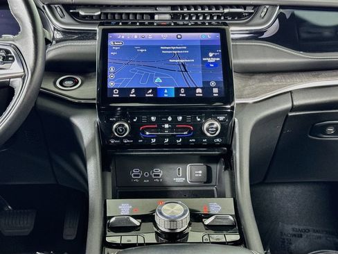 Used 2022 Jeep Grand Cherokee Overland w/ Advanced Protech Group III AWD/4WD image 12
