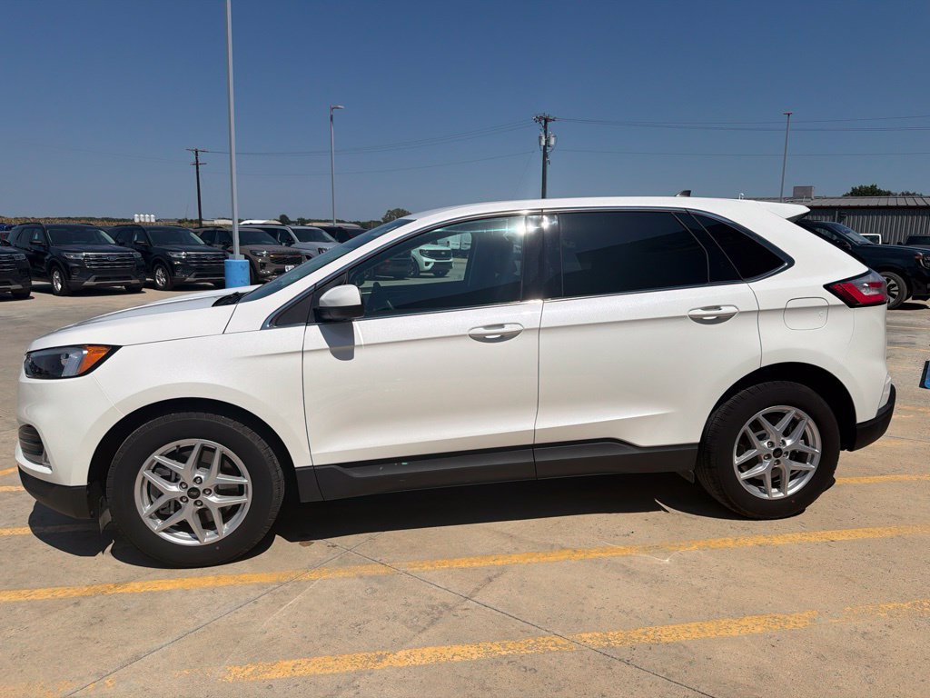 Used 2024 Ford Edge SEL w/ Convenience Package AWD/4WD image 4