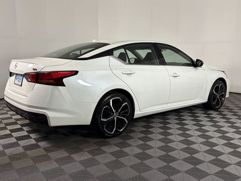 Used 2024 Nissan Altima 2.5 SR FWD image 7