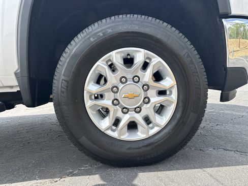 Used 2024 Chevrolet Silverado 2500 LTZ w/ LTZ Convenience Package image 13