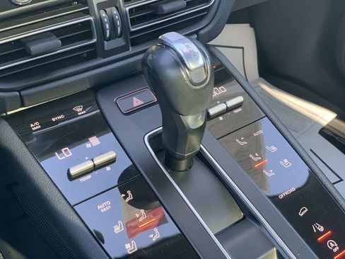 Used 2023 Porsche Macan image 13