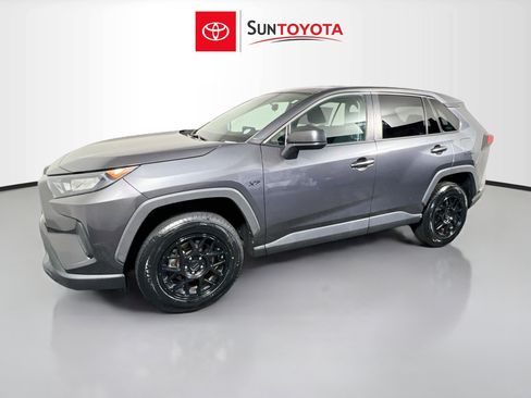 Used 2022 Toyota RAV4 LE FWD image 9