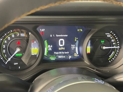 Used 2024 Jeep Wrangler Unlimited Sahara AWD/4WD image 15