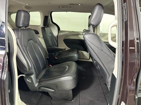 Used 2018 Chrysler Pacifica Touring-L Plus w/ Advanced Safetytec Group image 27