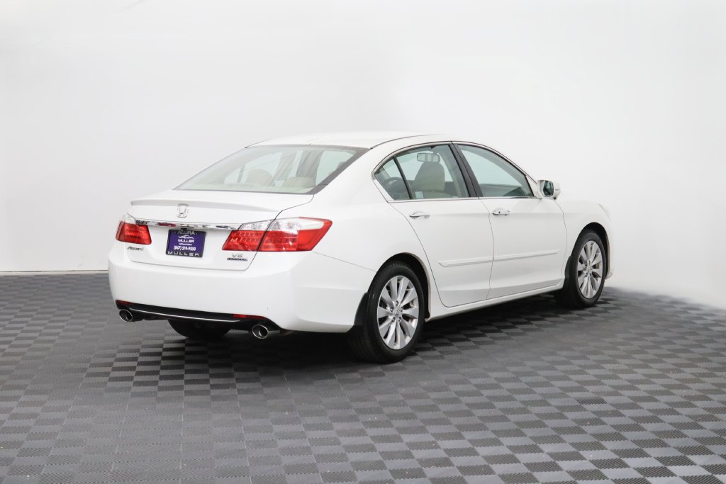 Used 2015 Honda Accord Touring image 9