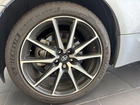 Used 2023 Toyota GR86 RWD image 12