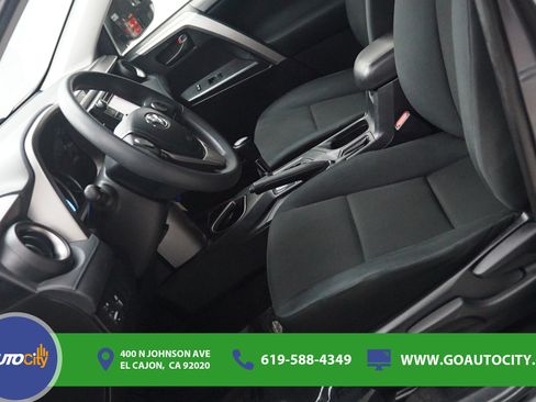 Used 2016 Toyota RAV4 LE FWD image 9