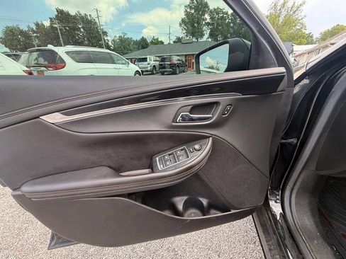 Used 2019 Chevrolet Impala LT FWD image 11