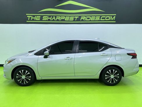 Used 2021 Nissan Versa SV FWD image 6