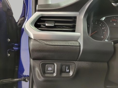 Used 2023 GMC Acadia SLT w/ Elevation Edition image 11