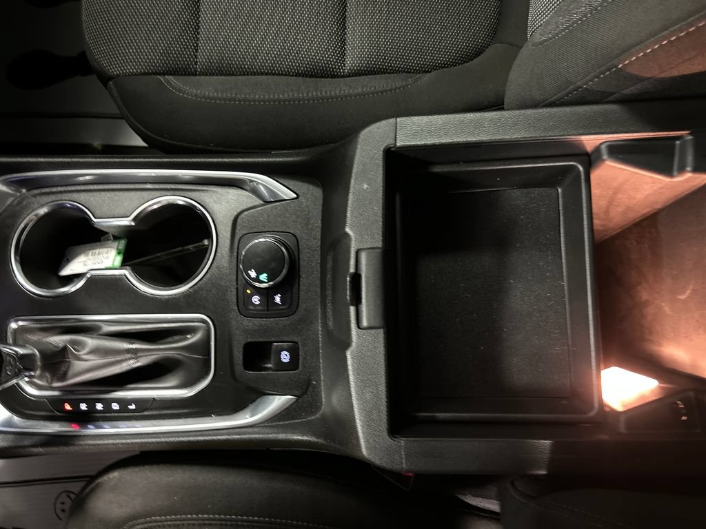 Used 2023 Chevrolet Traverse LT FWD image 21