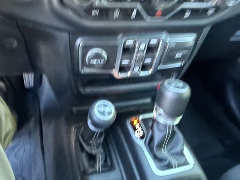 Used 2020 Jeep Wrangler Unlimited Sahara AWD/4WD image 25