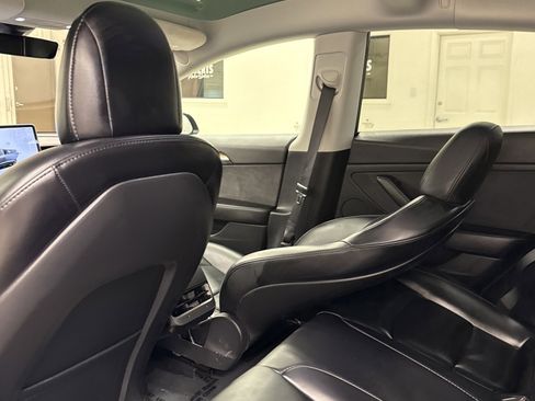 Used 2023 Tesla Model 3 Standard Range image 12