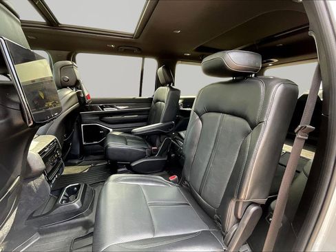 Used 2022 Jeep Wagoneer Series III w/ Premium Group I AWD/4WD image 22