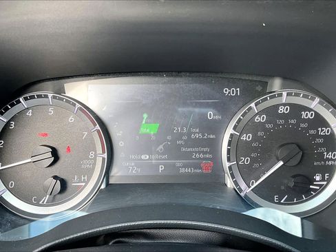 Used 2025 Toyota Highlander LE image 25