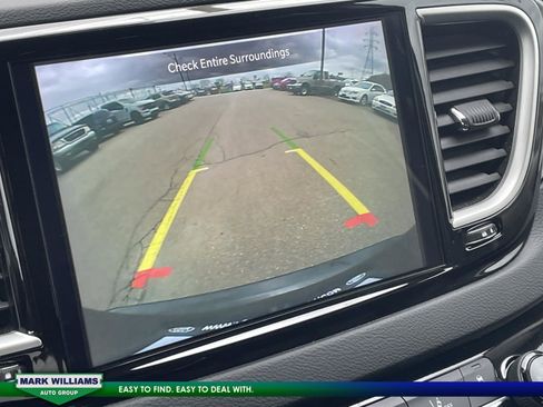 Used 2024 Chrysler Pacifica Touring-L image 20