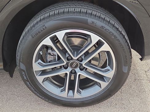 Certified 2025 Audi Q5 Premium w/ Convenience Package image 11