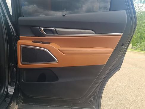 Used 2025 Kia Telluride AWD image 32