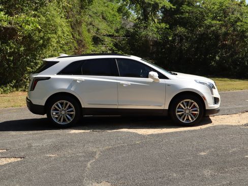 Used 2023 Cadillac XT5 Sportv w/ Technology Package image 11