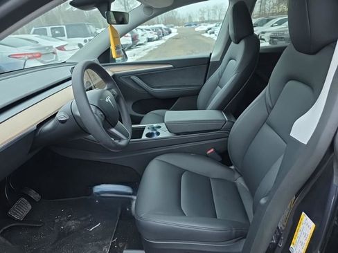 Used 2024 Tesla Model Y Long Range image 11