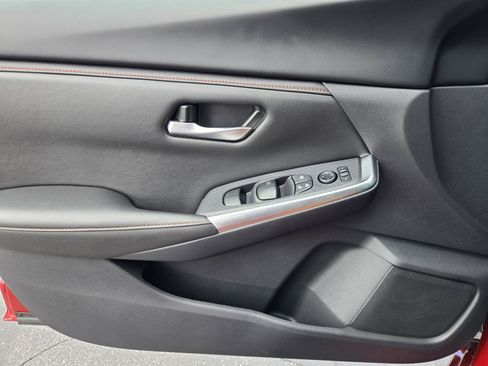 Used 2025 Nissan Sentra SR FWD image 19
