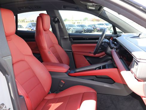 Certified 2026 Porsche Macan 4 Electric AWD/4WD image 27